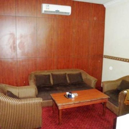 Al Farhan Hotel Suites - Al Salam Рияд Екстериор снимка