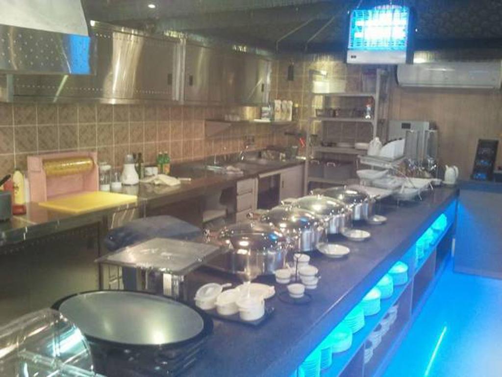 Al Farhan Hotel Suites - Al Salam Рияд Екстериор снимка