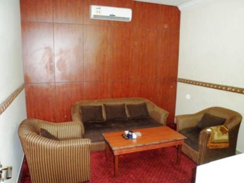 Al Farhan Hotel Suites - Al Salam Рияд Екстериор снимка