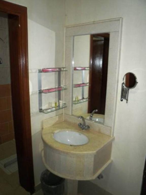 Al Farhan Hotel Suites - Al Salam Рияд Екстериор снимка