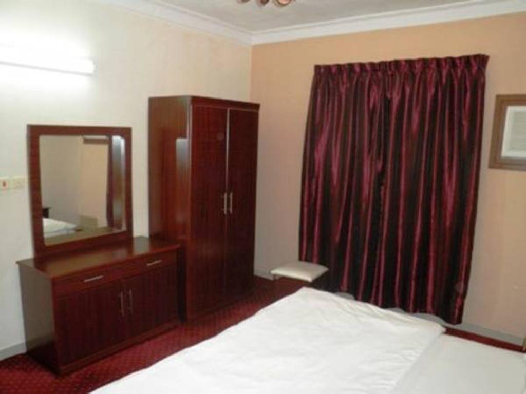 Al Farhan Hotel Suites - Al Salam Рияд Екстериор снимка