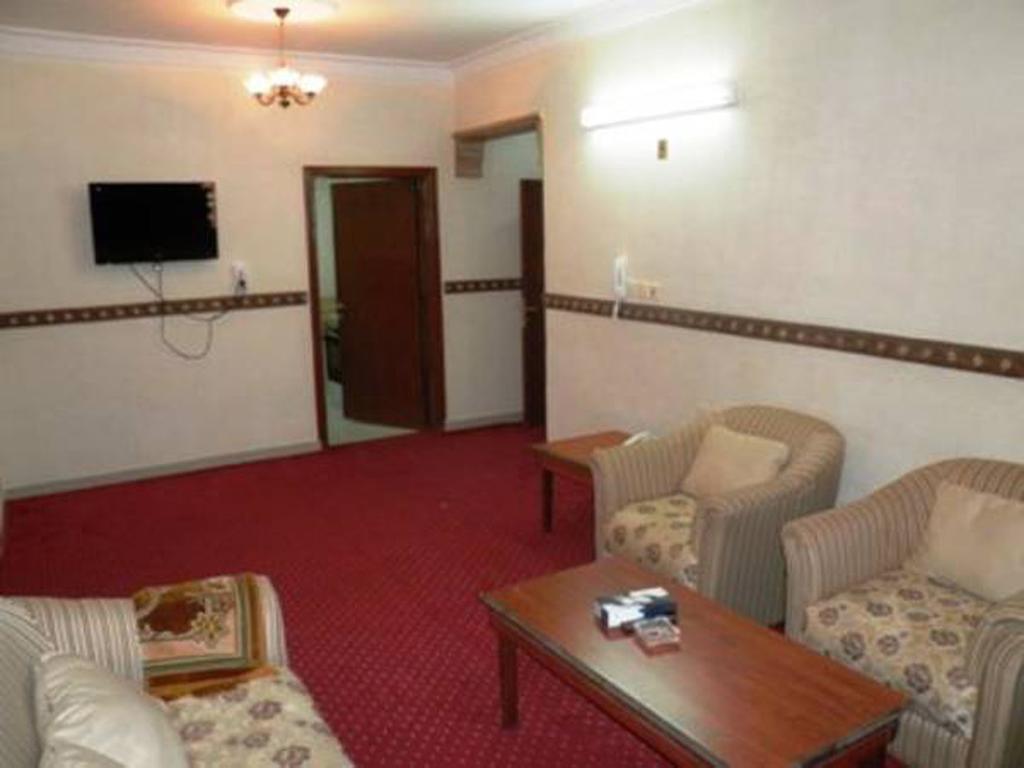 Al Farhan Hotel Suites - Al Salam Рияд Екстериор снимка